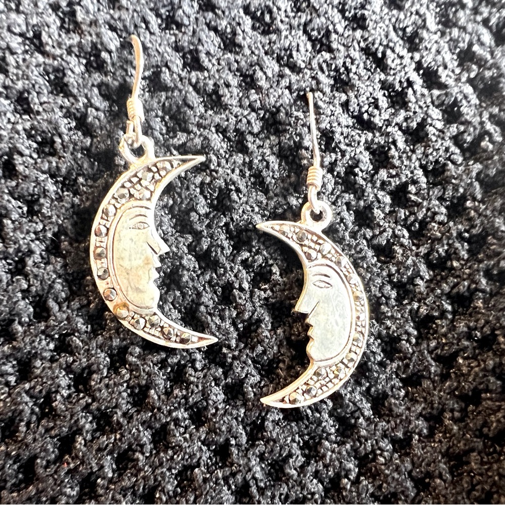 Silver crescent moon earrings